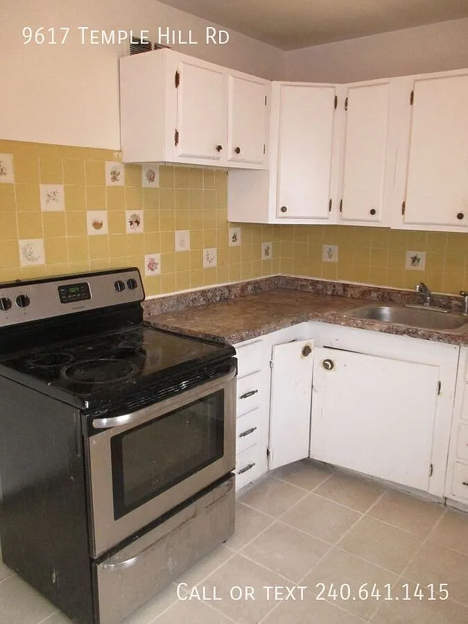 Cozy 2 BR/1 BA Single-Family Home in Clinton! — Photo 3