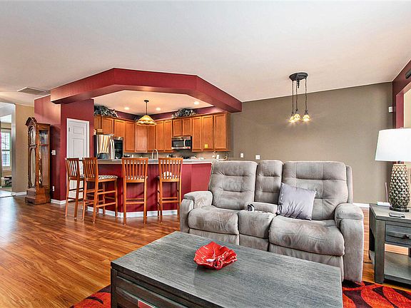 4th image of 1860 Great Lakes Dr