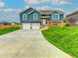 13911 Indian Ridge Rd, Saint Joseph, MO 64505