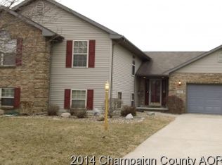 1803 Deer Run Dr, Mahomet, IL 61853