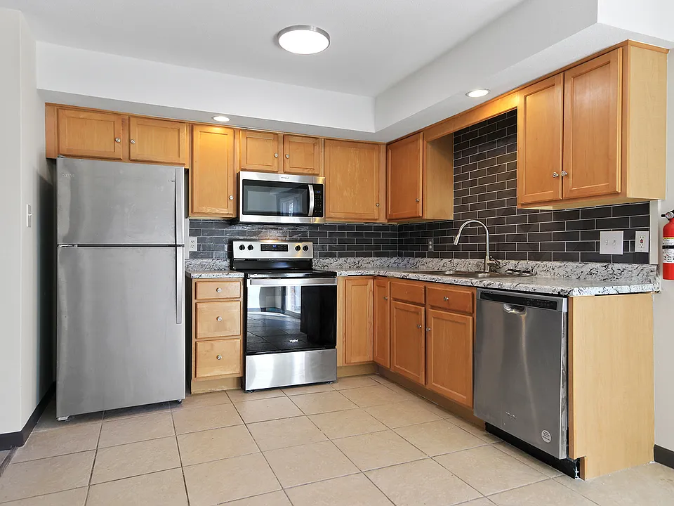 2301 Primrose Dr #6D