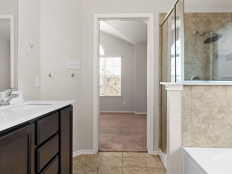 9605 Raeburn Ct — Photo 3