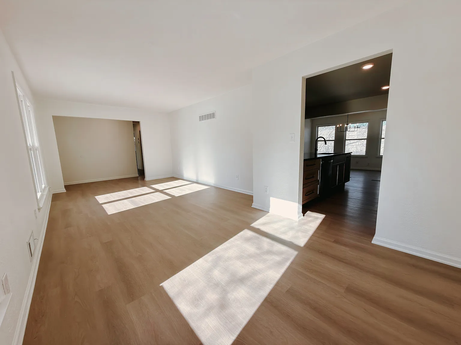 3 bed, 1442 sqft, $2,150 — Photo 4