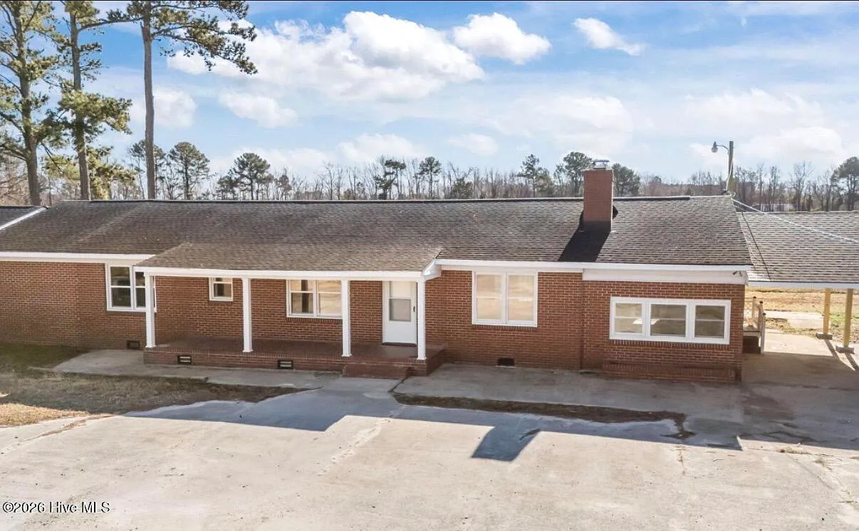 4 bed, 2.5 bath, $2,300 — Photo 1