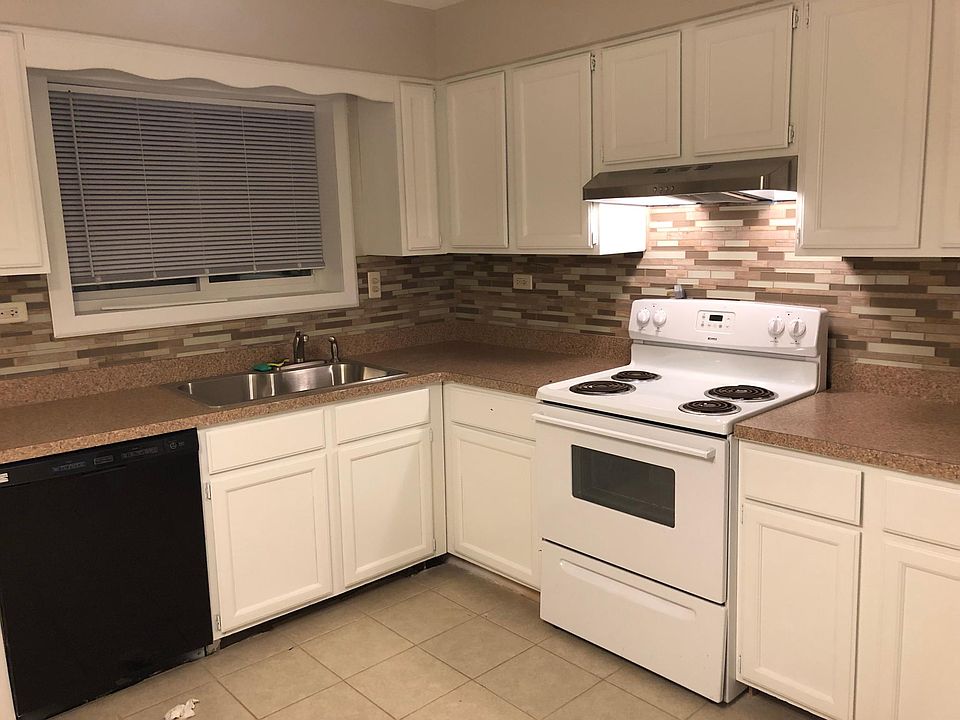 1st image of 1211 Whispering Hills Ct APT 1A