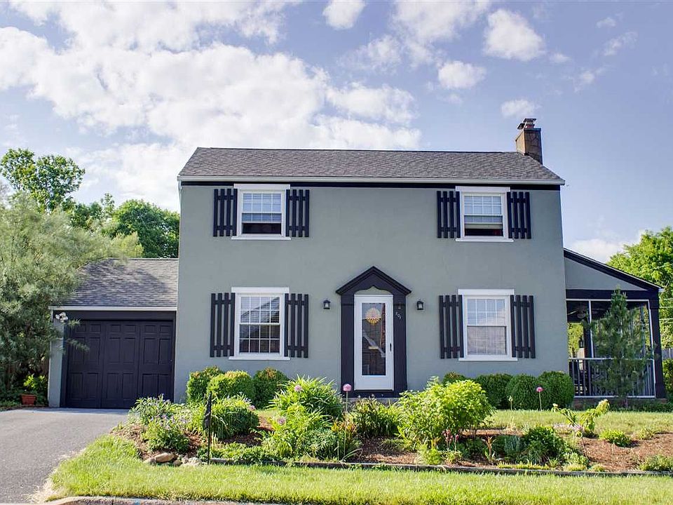 1st image of 801 Chestnut Dr