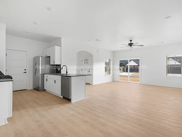 8908 Cambria Cir #B — Photo 18
