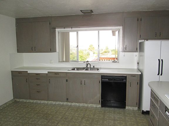 4th image of 221 Longview Ln