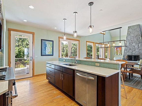 5th image of 405 Fall Creek Dr