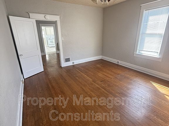 4th image of 1014 E 1st St #C