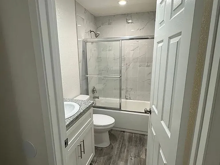 2225 S Lee Ave — Photo 9