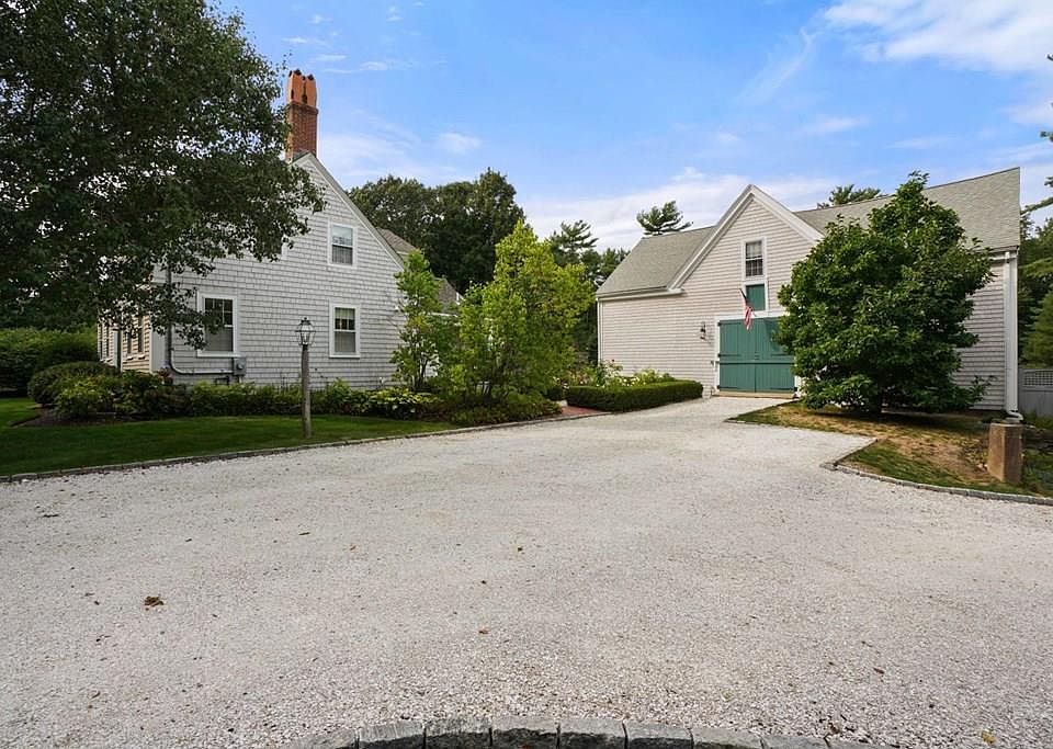 2nd image of 209 Elm St