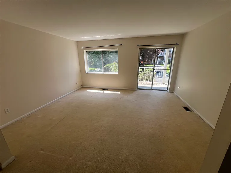 10 Bayberry Dr #2 — Photo 2