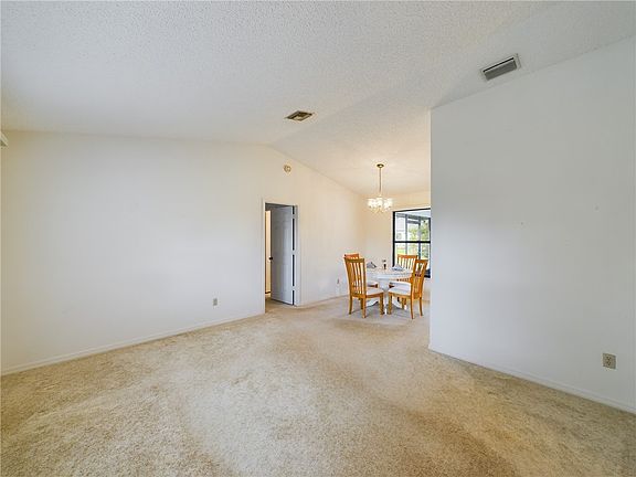 4th image of 541 Melrose Ln