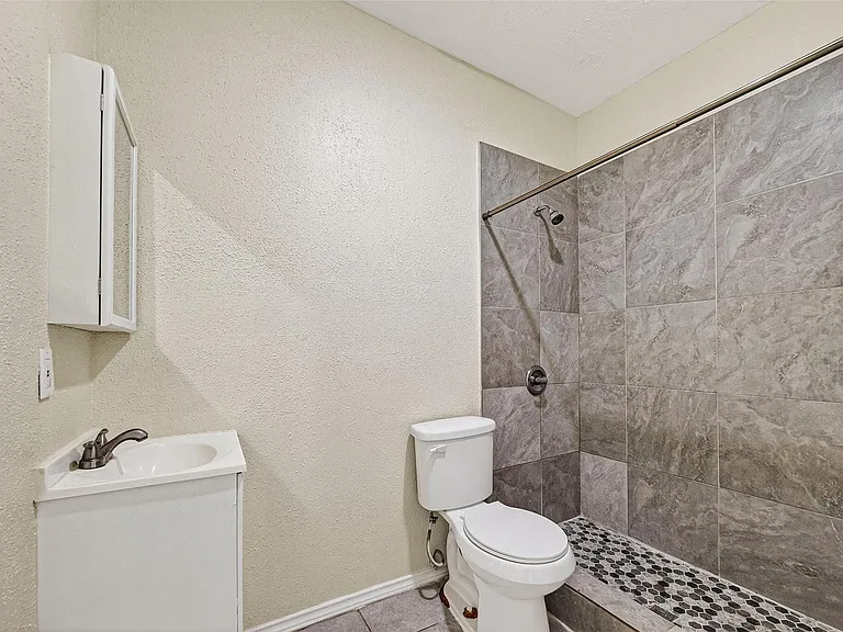 7738 Park Place Blvd — Photo 8