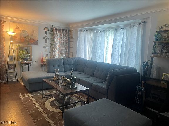 3rd image of 1104 S Belvoir Blvd