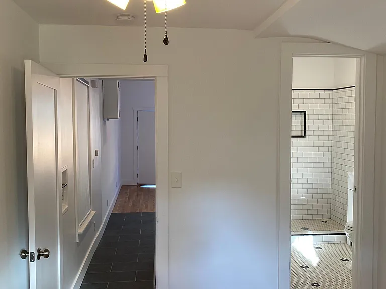 EN-SUITE BATHROOM OFF MASTER BEDROOM