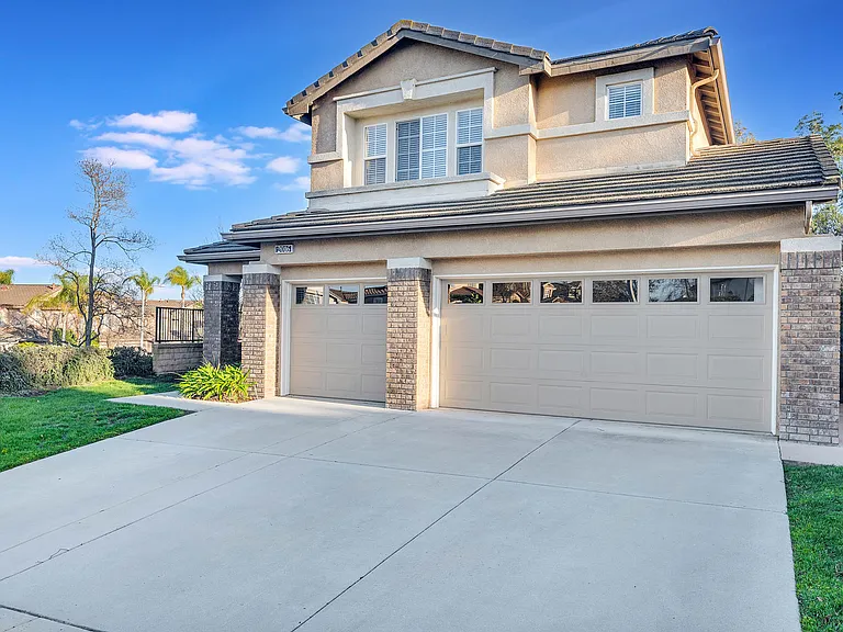 2016 Magpie Ct — Photo 1