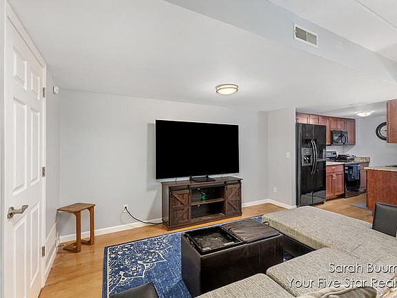 5th image of 460 Fulton St E #1