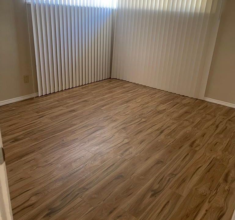 2nd image of 1244 E Pontiac Way