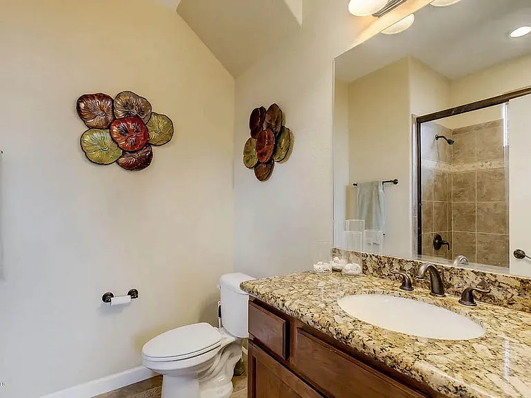 457 E Woodland Dr — Photo 5