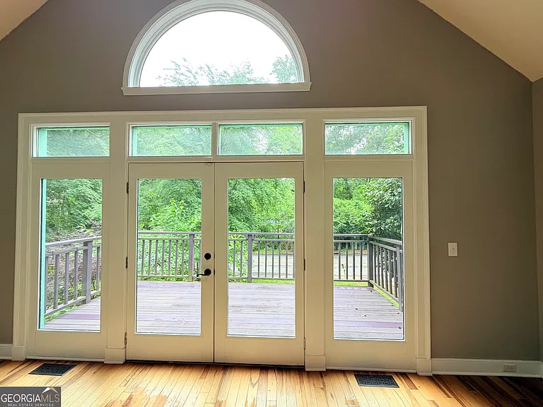 1012 Berne St SE — Photo 4