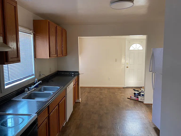 1532 Harding Ave — Photo 2