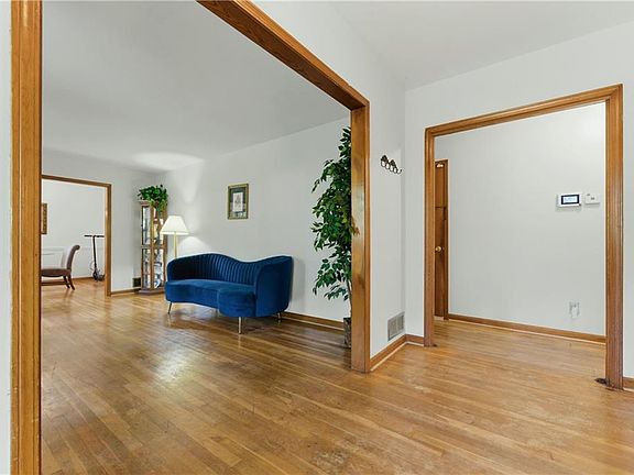 4th image of 1901 Arnold Dr