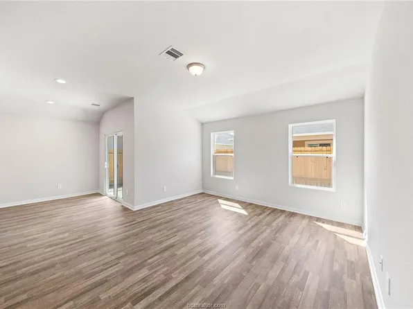 6014 Crest Bridge Ct, Bryan, TX 77807