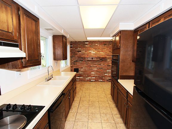 4th image of 1530 Poplar Dr