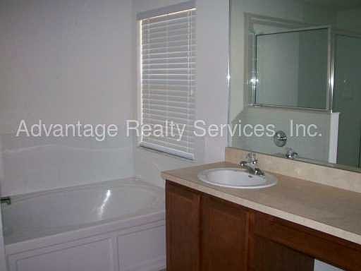 5th image of 30853 Bridgegate Dr