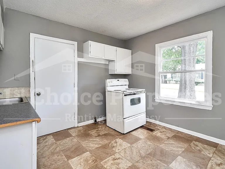 1272 Meadow Ln — Photo 8