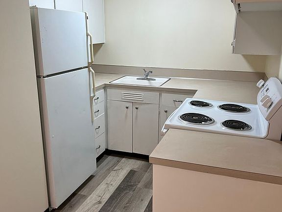 2nd image of 2402-2452 E 8th St #P2410