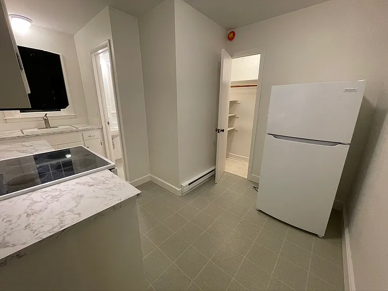 11 Spruce Ter #B — Photo 2