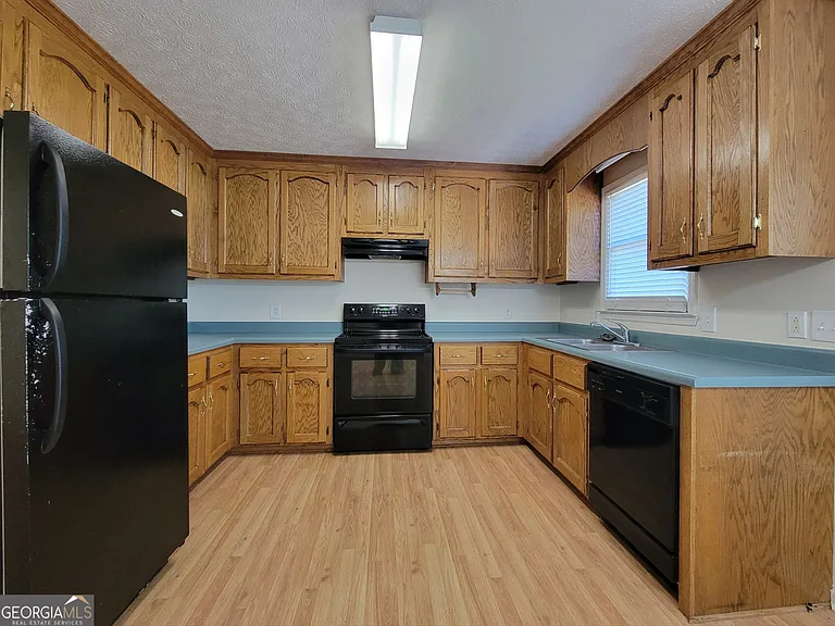 841 Lodgeview Dr — Photo 3