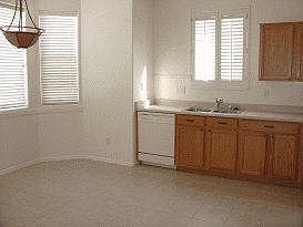 Large eat-in Kitchen