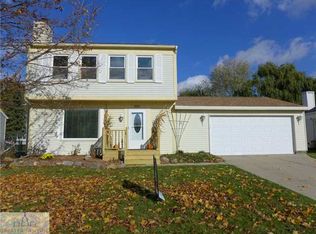 2411 E Provincial House Dr, Lansing, MI 48910