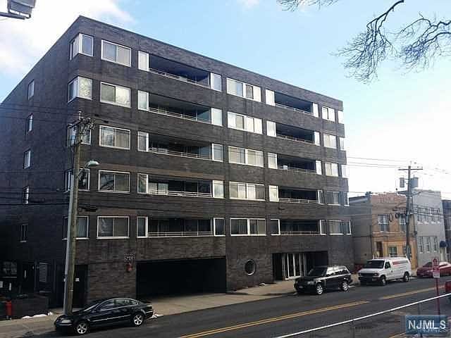 1st image of 364 Palisade Ave APT 3C