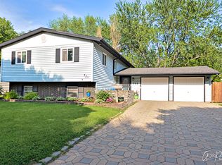 731 Nottingham Ln, Crystal Lake, IL 60014