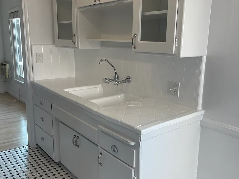 1849 N Harvard Blvd #4 — Photo 7