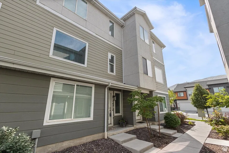 3 bed, 2134 sqft, $2,495 — Photo 1