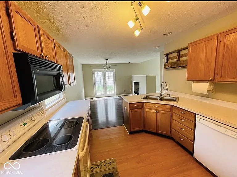 9995 Worthington Blvd — Photo 3
