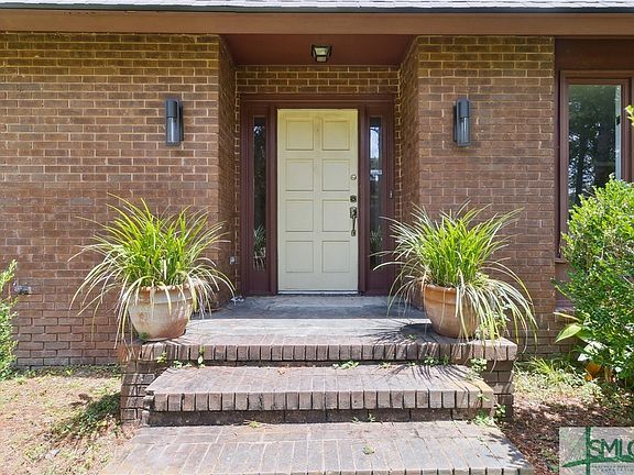 3rd image of 201 Pinewood Drive