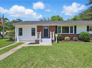 12 Carriage Ln, Newport News, VA 23606