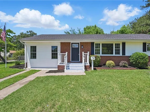 12 Carriage Ln, Newport News, VA 23606