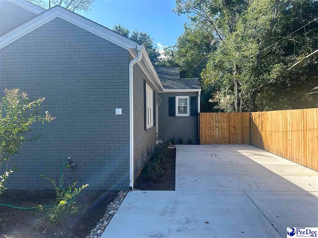 710 Gregg Avenue - B — Photo 2