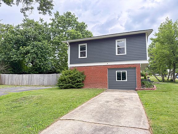 3rd image of 1034 Castleton Way