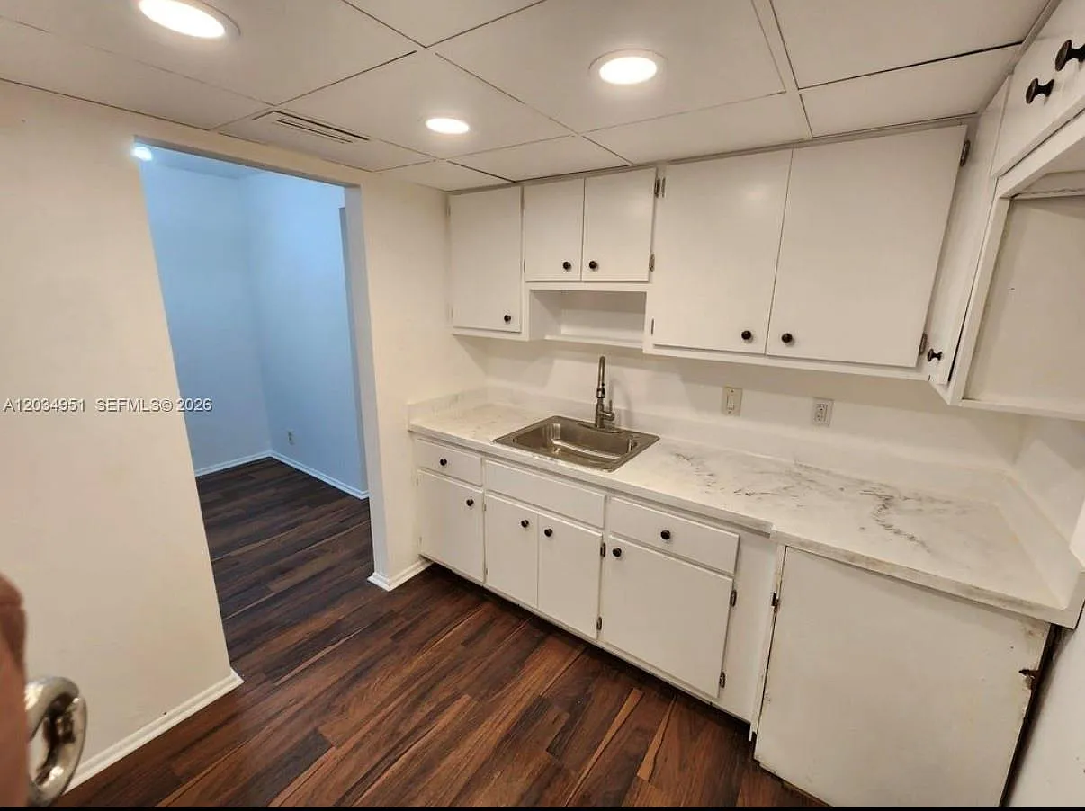 Lauderdale Oaks Condo I — Photo 4