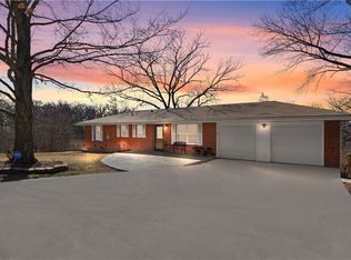 904 E Golf Hill Dr, Excelsior Springs, MO 64024