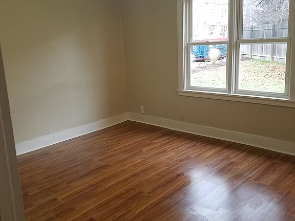 3rd image of 606 Amherst St APT 3